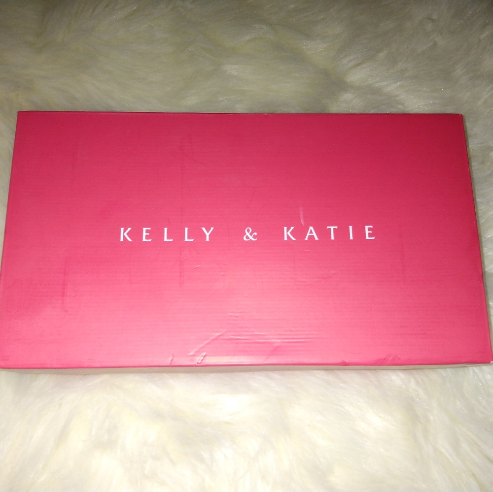 Kellie and Katie Size 7 Shoes - Picture 10 of 11